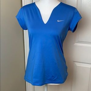 🥎🥎🥎Nike Dri-Fit Tennis shirt.